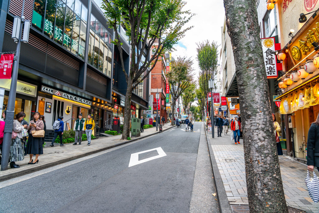 Explore the unique fusion of French chic and Japanese spirit.